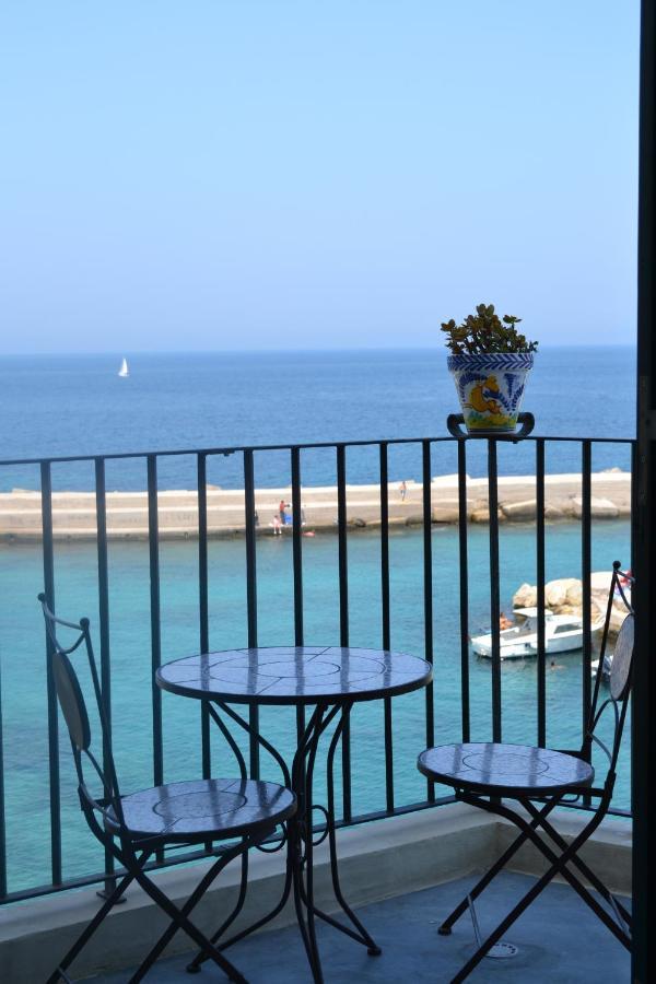 فيلا 4 Balconi House-San Gregorio Palazzo Unico Vista Mare غالّيبولي الغرفة الصورة