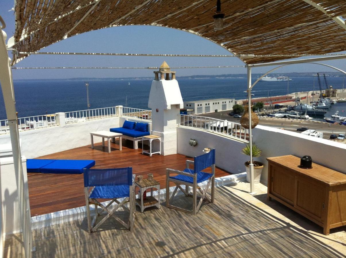 فيلا 4 Balconi House-San Gregorio Palazzo Unico Vista Mare غالّيبولي الغرفة الصورة